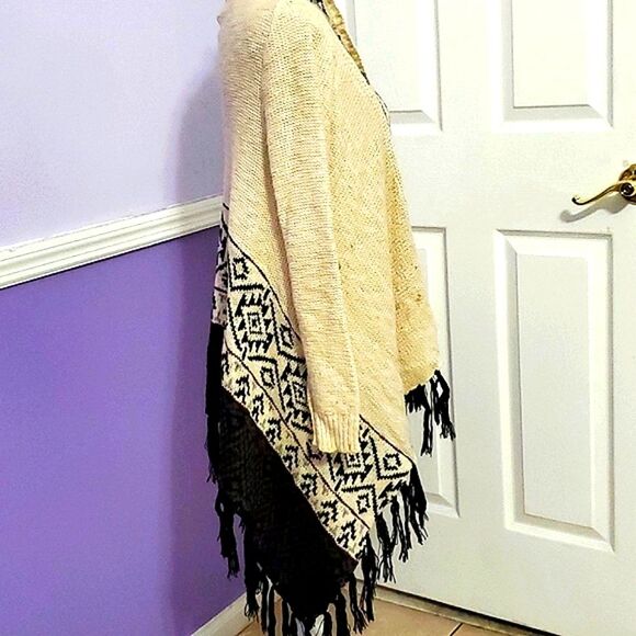 Cream & Black Boho Lagenlook Southwestern Asymmetrical Fringed Open Cardigan - Picture 4 of 10